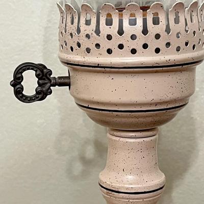 UNDERWRITERS LABORATORIES INC. ~ Vtg. Metal Table Lamp ~ Metal Shade With Grapevine Design