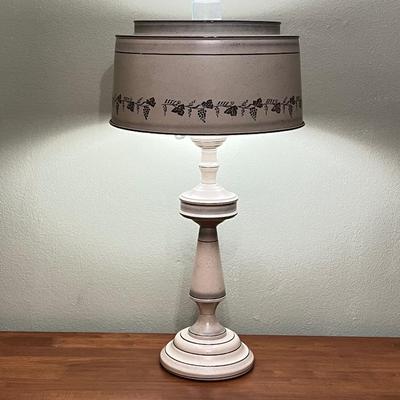 UNDERWRITERS LABORATORIES INC. ~ Vtg. Metal Table Lamp ~ Metal Shade With Grapevine Design