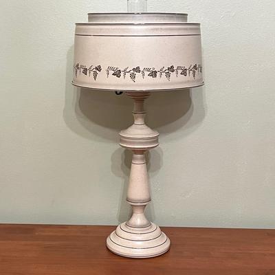 UNDERWRITERS LABORATORIES INC. ~ Vtg. Metal Table Lamp ~ Metal Shade With Grapevine Design