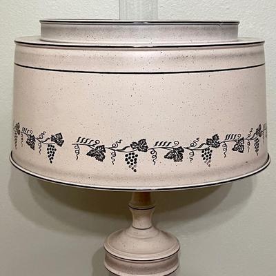 UNDERWRITERS LABORATORIES INC. ~ Vtg. Metal Table Lamp ~ Metal Shade With Grapevine Design