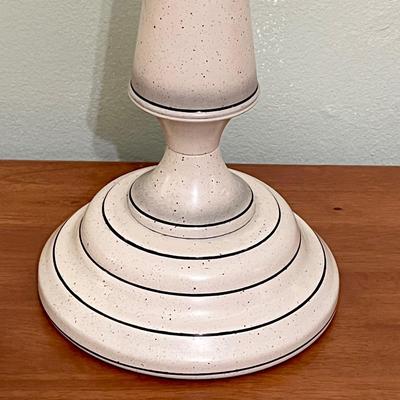 UNDERWRITERS LABORATORIES INC. ~ Vtg. Metal Table Lamp ~ Metal Shade With Grapevine Design