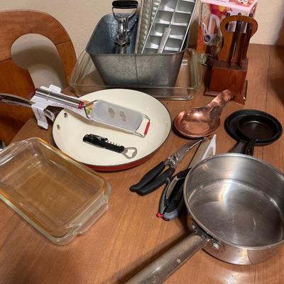 Large lot of kitchen items