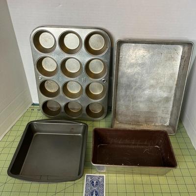 Muffin Pan (1) and Cake Pans (3)