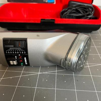 Norelco Rotatract Electric Razor