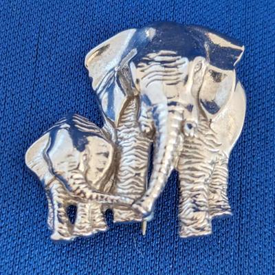 Sterling silver pin Mama and baby elephant