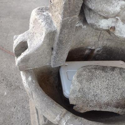 Resin Garden Statue Lion Face Water Fountain