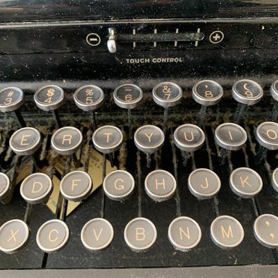 1930s Royal Portable Typewriter in Case