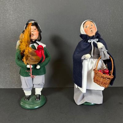 LOT 126L: Byers Choice The Carolers - Pilgrim Boy and Pilgrim Lady w/ Kindles Pilgrim Women, Pilgrim Man & Native American Women