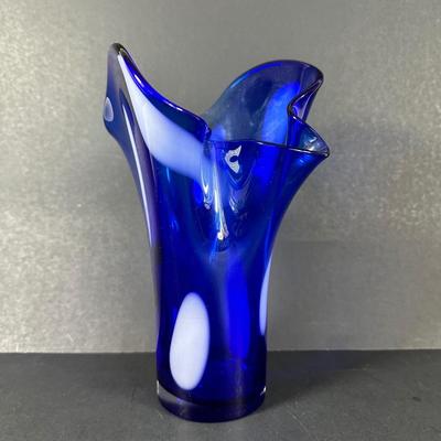 LOT 134L: Vintage Handkerchief Art Glass Vase