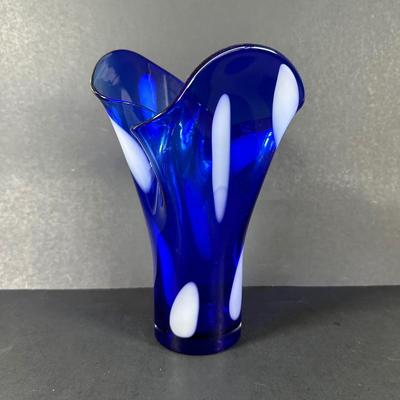 LOT 134L: Vintage Handkerchief Art Glass Vase