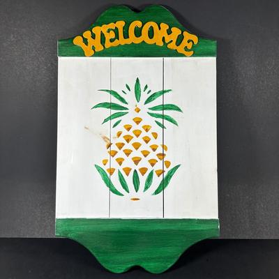 LOT 146L: Pineapple Themed Home Decor Collection