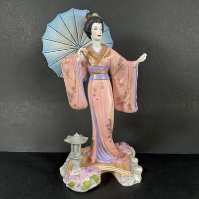 LOT 152L: The Franklin Mint Yoshiko Manabu Saito Porcelain Figurine