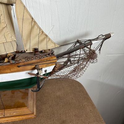 LOT 154L: Vintage Model Of The Clipper Rainbow Ship 1845
