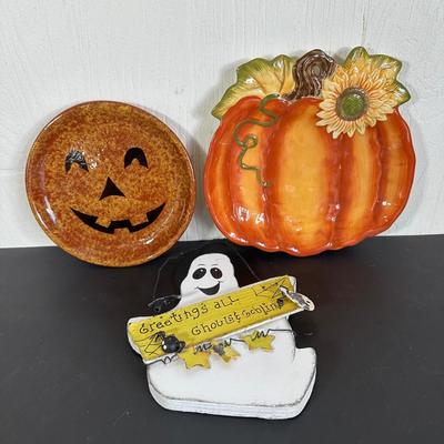 LOT 159L: Roseville Pottery Jar & Halloween Decorations