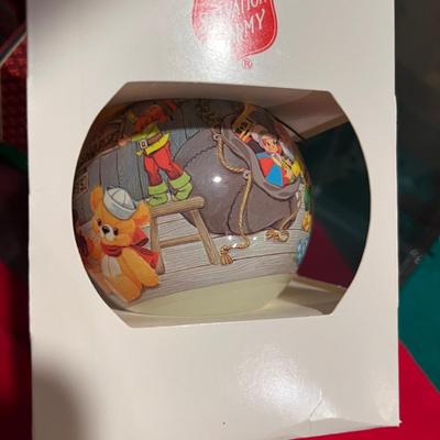 Tub of bows & other