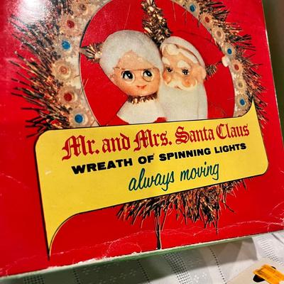 Vintage Mr & Mrs Claus Wreath