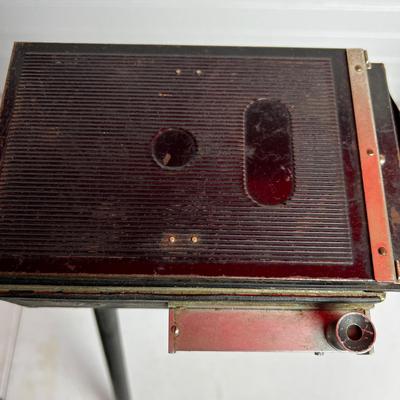 U722 Mid Century Brownie #33 Kodak Camera w/Enlarging Box & Tripod