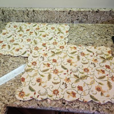 Assortment of Placemats, Napkins and Napkin Rings (DR-DW)