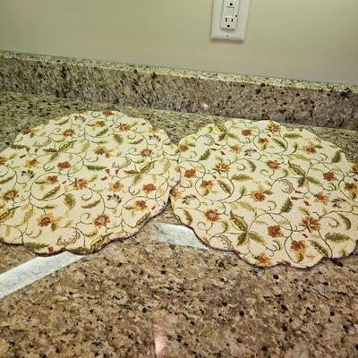 Assortment of Placemats, Napkins and Napkin Rings (DR-DW)