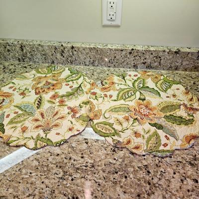 Assortment of Placemats, Napkins and Napkin Rings (DR-DW)