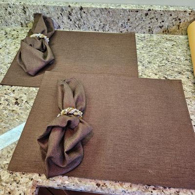 Assortment of Placemats, Napkins and Napkin Rings (DR-DW)