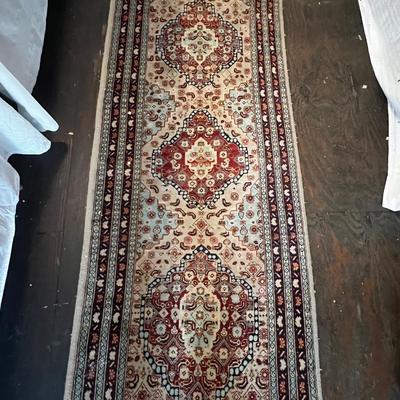 U737 Oriental 9' Wool Runner Rug