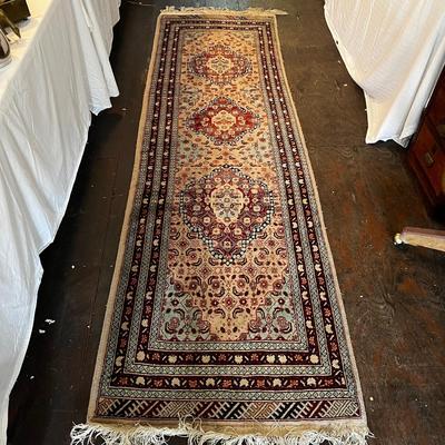 U737 Oriental 9' Wool Runner Rug