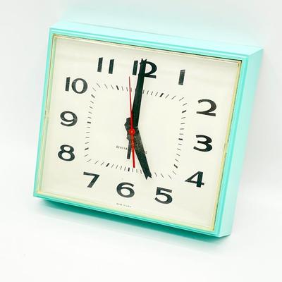 GENERAL ELECTRIC ~ Retro Teal Wall Clock ~ *Read Details