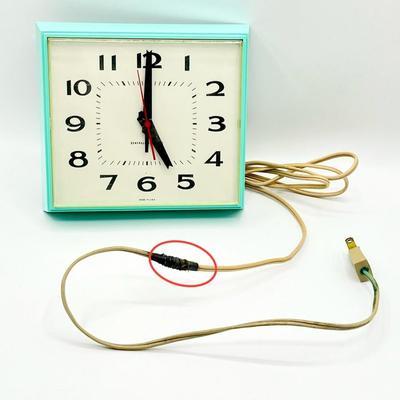 GENERAL ELECTRIC ~ Retro Teal Wall Clock ~ *Read Details