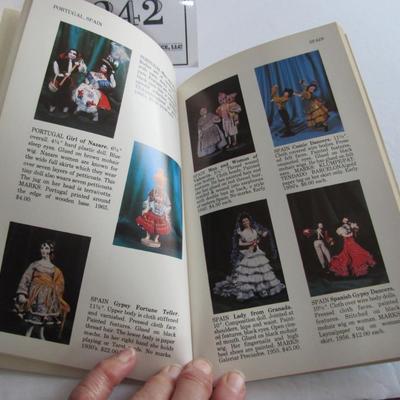 Folk and Foreign Costume Dolls Guide, 1980