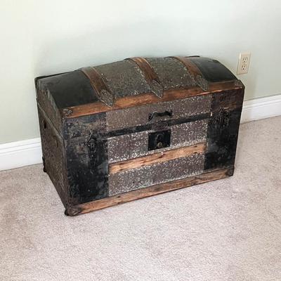 Vtg Dome Top Trunk