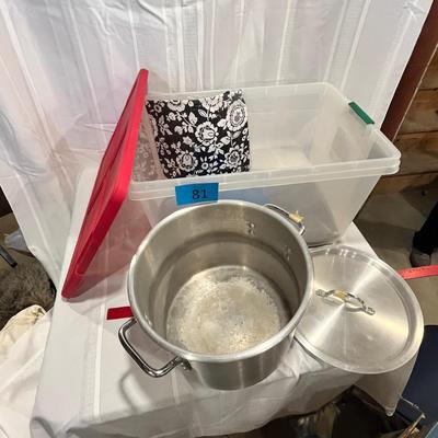 Tote of Kitchen