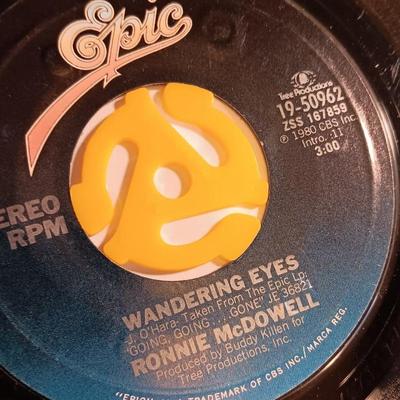 Vinyl record Albums - Ronnie McDowell - Robert Mitchum - Mel McDaniel and more! 45RPM Records