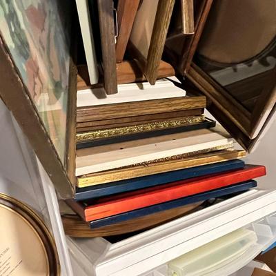 Tote of picture frames