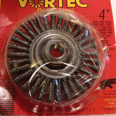 Bosch Angle grinder with Vortec 4" knot wire brush head