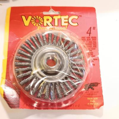 Bosch Angle grinder with Vortec 4" knot wire brush head