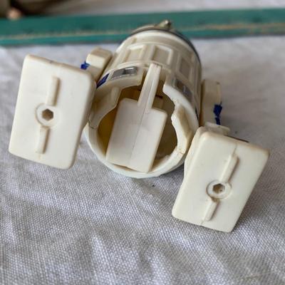 Small Star Wars figures R2D2 and Obe-Wan Kenobi