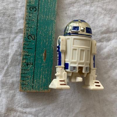 Small Star Wars figures R2D2 and Obe-Wan Kenobi