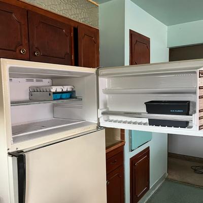 Amana 18 Almond Refrigerator