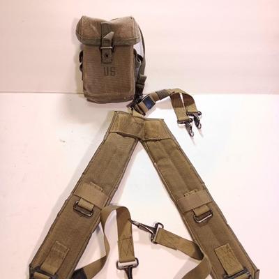 US Army Ammo / Clip pouch with Army issued padded suspenders.