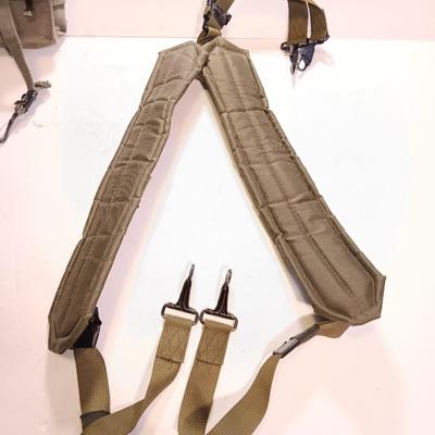 US Army Ammo / Clip pouch with Army issued padded suspenders.