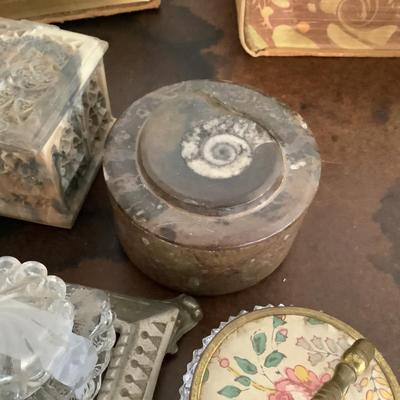 U666 Antique Ink Well & Stone Trinket Boxes