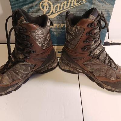 Men's size 12 DANNER Camouflage leather Gortex boots in great condition