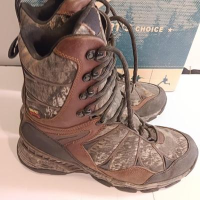 Men's size 12 DANNER Camouflage leather Gortex boots in great condition