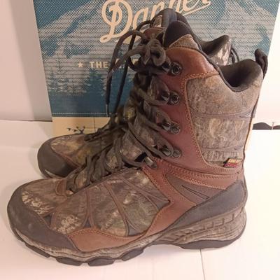 Men's size 12 DANNER Camouflage leather Gortex boots in great condition