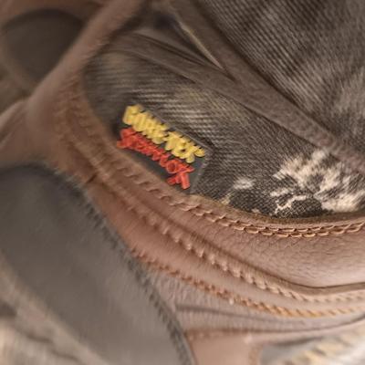 Men's size 12 DANNER Camouflage leather Gortex boots in great condition
