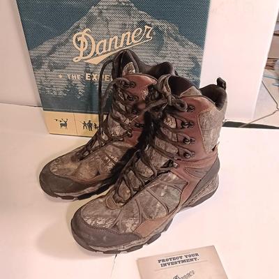 Men's size 12 DANNER Camouflage leather Gortex boots in great condition