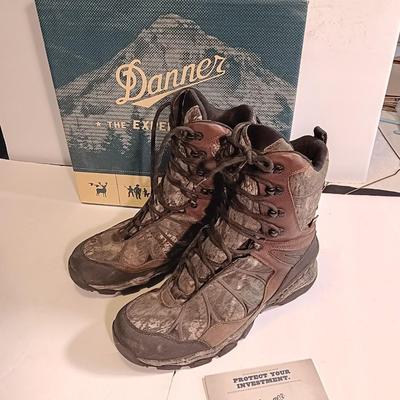 Men's size 12 DANNER Camouflage leather Gortex boots in great condition