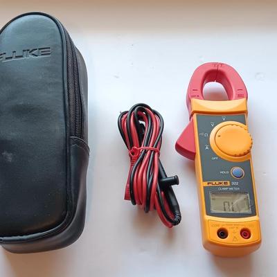 Working Fluke 322 clamp meter with case and instructions
