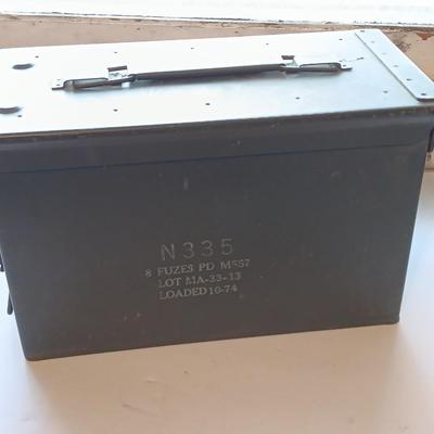 Ammunition chest - Empty metal Ammo Box - Marked N335 8 Fuzes pd m557 Loaded 10-74
